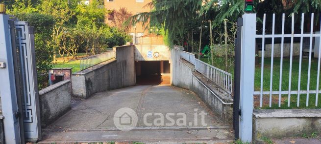 Garage/posto auto in residenziale in Via Monti Sabini 13