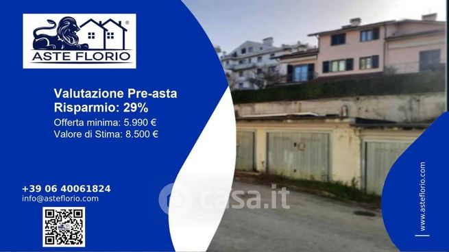 Box/posto auto in residenziale in Largo Altiero Spinelli 25