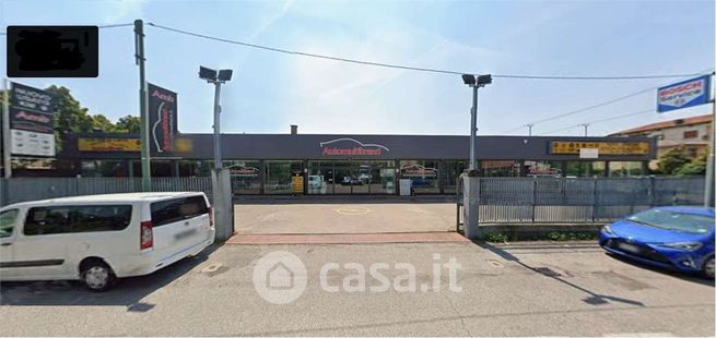 Capannone in commerciale in Via Giustizia 25