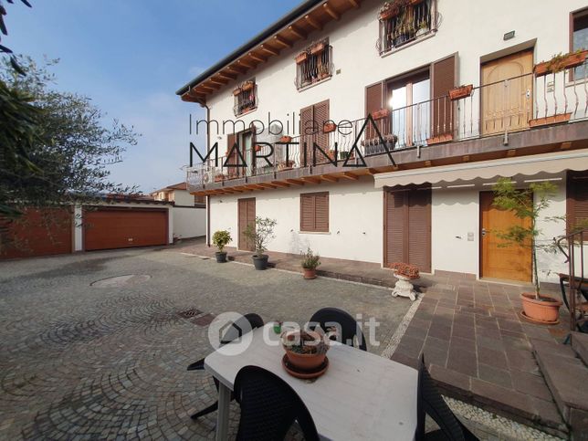 Casa bi/trifamiliare in residenziale in Via G. Pascoli