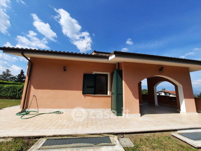 Casa bi/trifamiliare in residenziale in Via Giro dei Pini 7