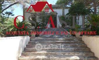 Villa in residenziale in 