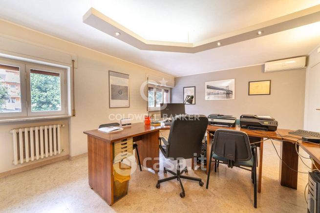 Ufficio in commerciale in Via del Milite Ignoto 58