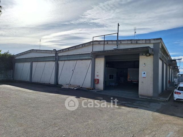 Capannone in commerciale in Via Madonna degli Angeli