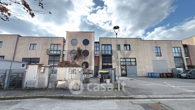 Casa bi/trifamiliare in residenziale in Via Armando Cerbioni 14