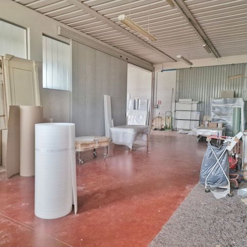 Capannone in commerciale in Via Balbi