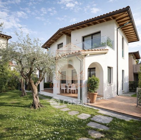 Villa in residenziale in Via Terreni Pacchiani 7