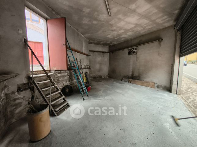 Box/posto auto in residenziale in Frazione Serradica 22 E