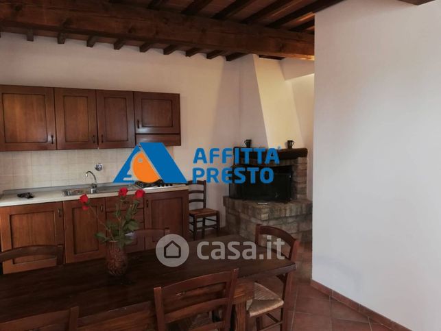 Casa bi/trifamiliare in residenziale in