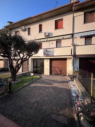 Villetta a schiera in residenziale in Via San Quasimodo 16