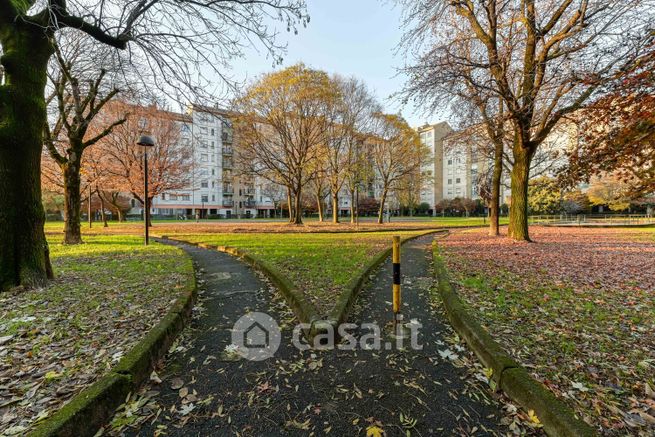 Box/posto auto in residenziale in Via Privata Jan Sibelius 32