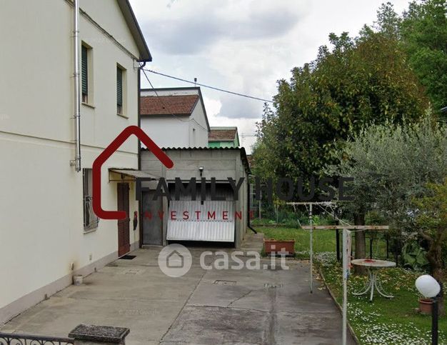 Garage/posto auto in residenziale in Via Francesco Taroni 12