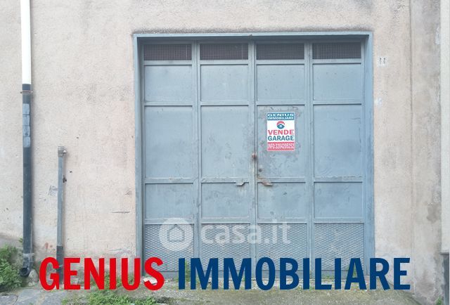 Garage/posto auto in residenziale in Via Francesco Crispi 13