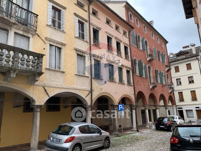 Casa bi/trifamiliare in residenziale in Via Santa Croce 9