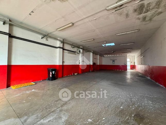 Capannone in commerciale in Via Emilia Est 12