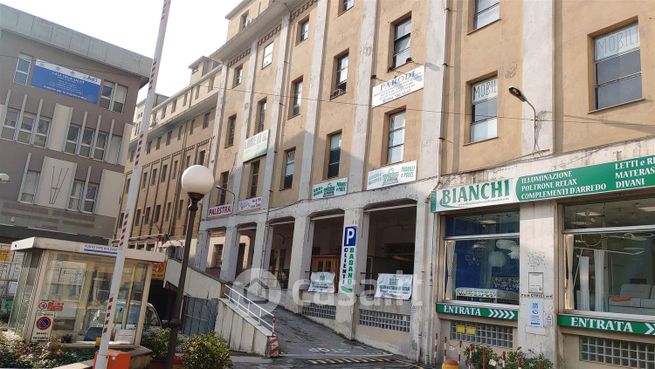 Ufficio in commerciale in 