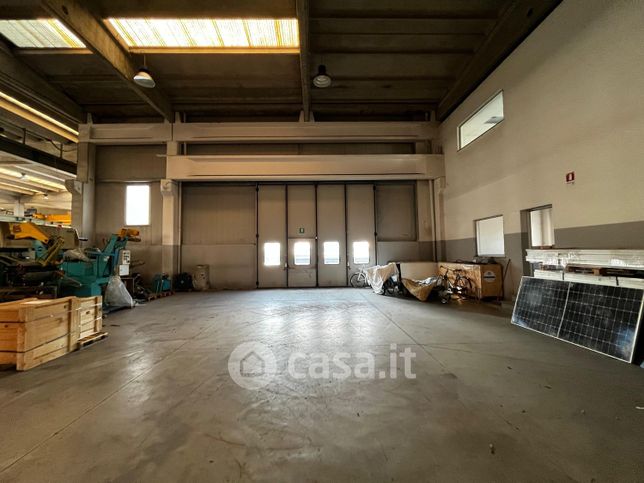 Capannone in commerciale in Via Romolo Murri