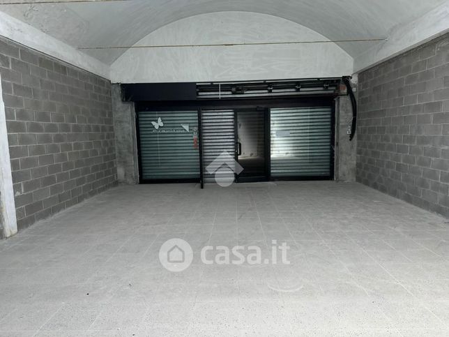 Capannone in commerciale in Via dei Pioppi 18