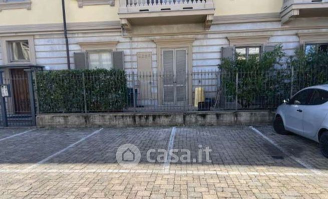 Box/posto auto in residenziale in Viale Mamiani 7