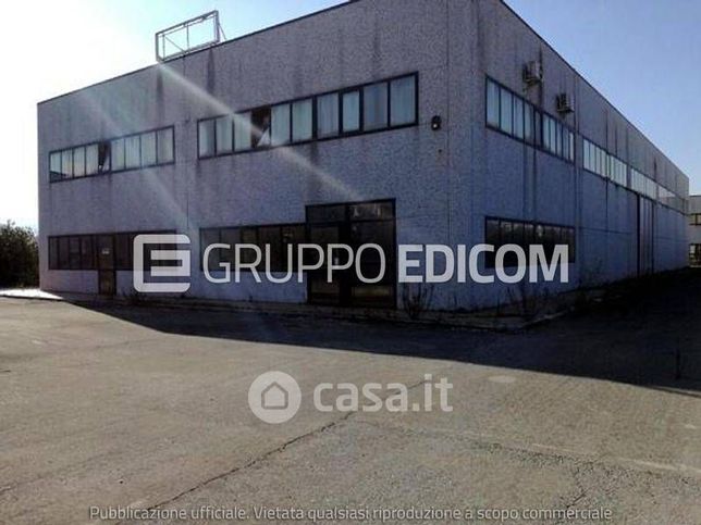 Capannone in commerciale in Contrada Cimino