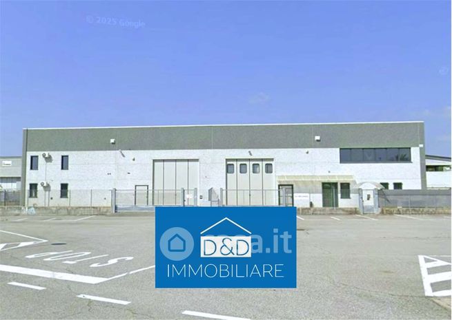 Capannone in commerciale in Via Aldo Moro 10