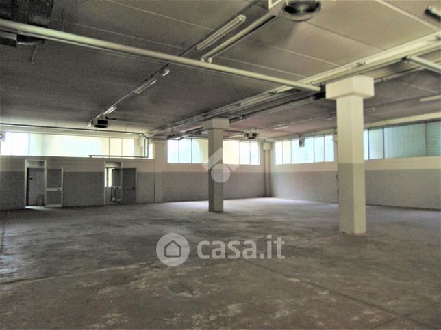 Capannone in commerciale in Via San Martino 166