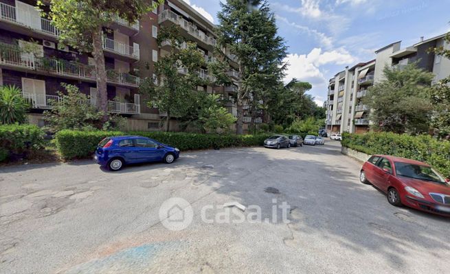 Box/posto auto in residenziale in Via F. P. Petronelli