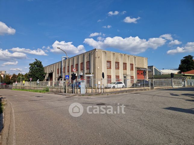 Capannone in commerciale in Via Belgioioso