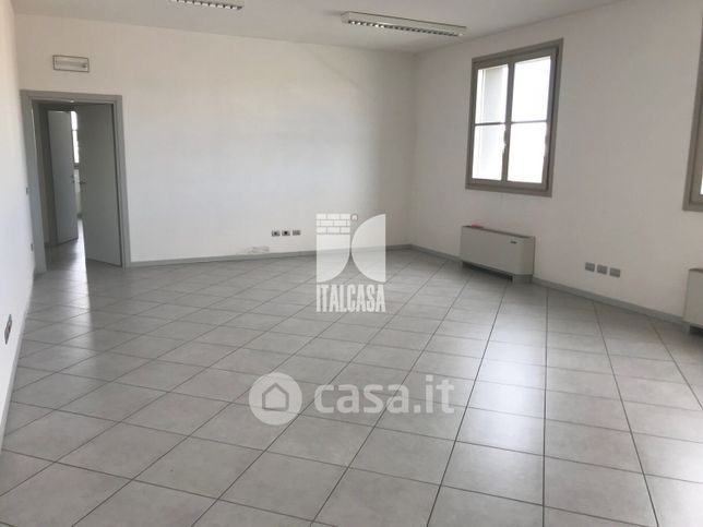 Ufficio in commerciale in Strada Dosso del Corso