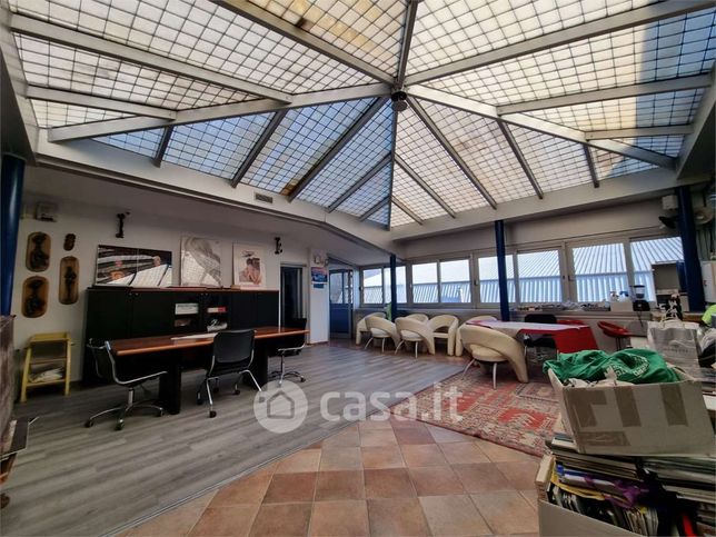 Ufficio in commerciale in 