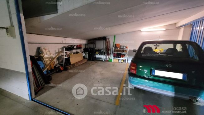 Box/posto auto in residenziale in Via Napoli