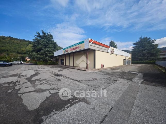 Capannone in commerciale in Via Aldo Moro 10