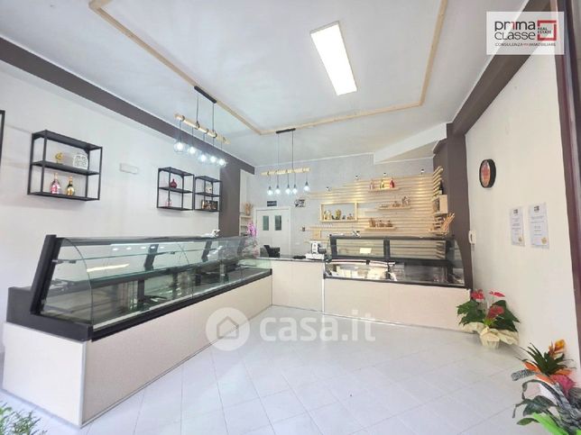 Attività/licenza (con o senza mura) in commerciale in Via Bologna 32