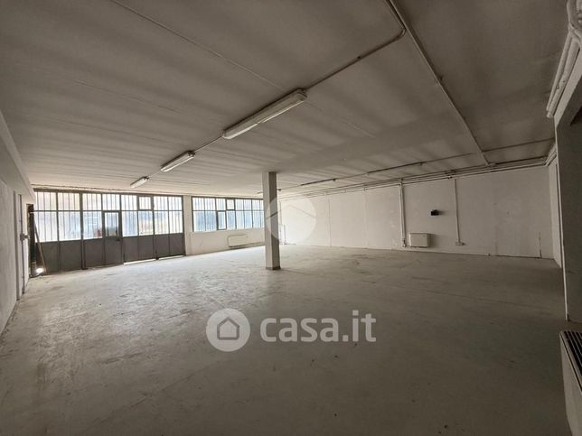 Capannone in commerciale in Via Tonale 22
