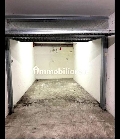 Box/posto auto in residenziale in Via Virgilio Testa 8