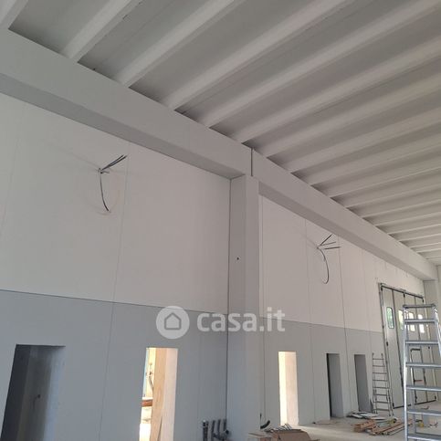 Capannone in commerciale in Via Venere