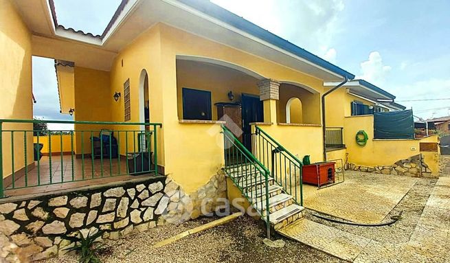 Villetta a schiera in residenziale in Via Capri 75