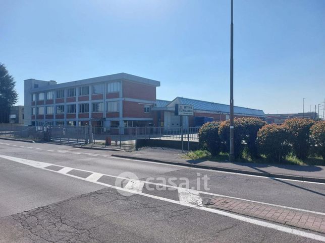 Capannone in commerciale in Via Archimede 20019
