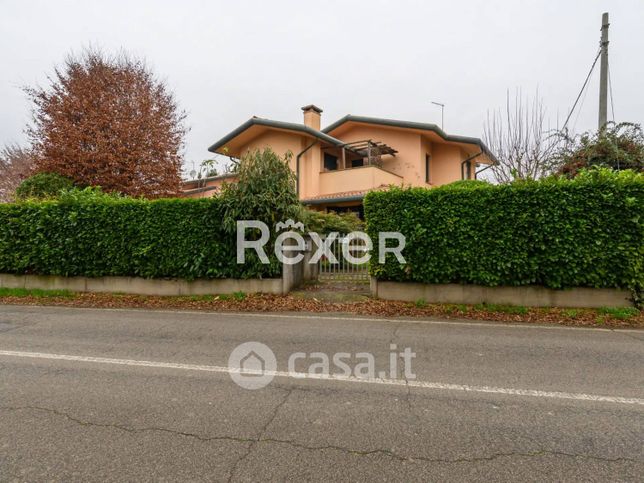 Villa in residenziale in Via Certosa 4 b