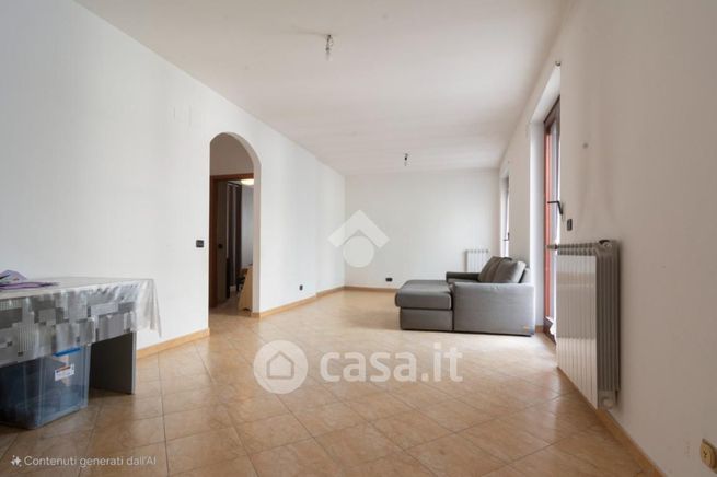 Appartamento in residenziale in Via Lago Sassano 26