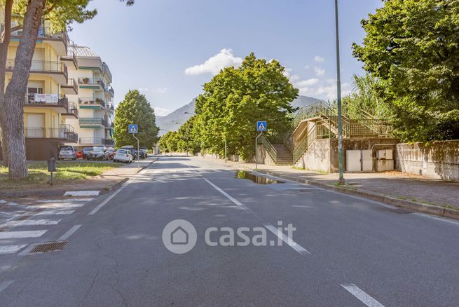 Box/posto auto in residenziale in Via Tevere