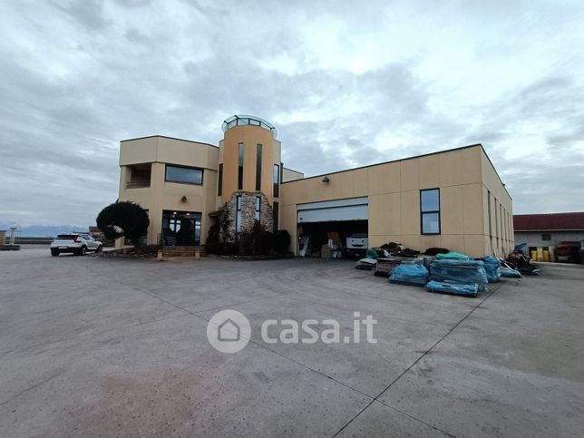 Capannone in commerciale in Via San Giacomo Dei Passeri 22