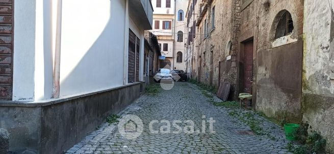 Capannone in commerciale in Via Giuseppe Garibaldi 100