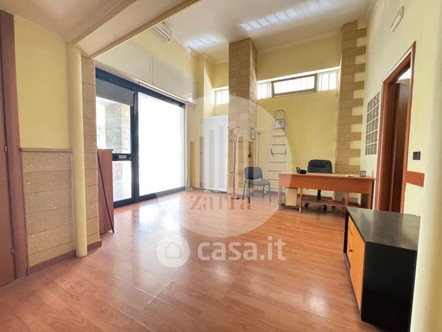 Ufficio in commerciale in Via di Cagno Vitantonio 4