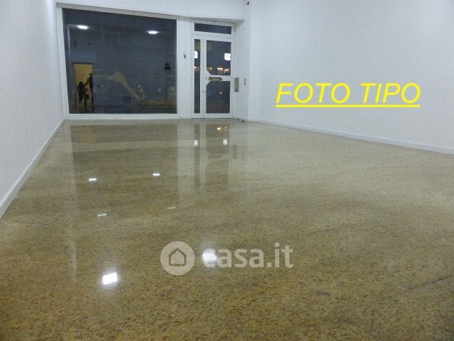 Ufficio in commerciale in