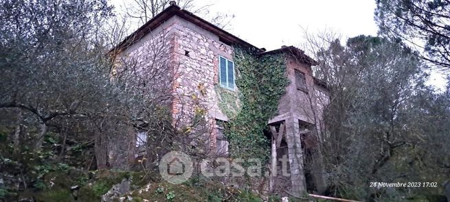 Casa indipendente in residenziale in Via Valle Reale 24