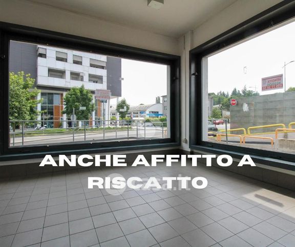 Ufficio in commerciale in Via Antonio Locatelli