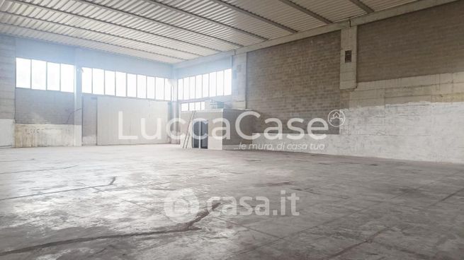 Capannone in commerciale in Via della Chiesa 51017