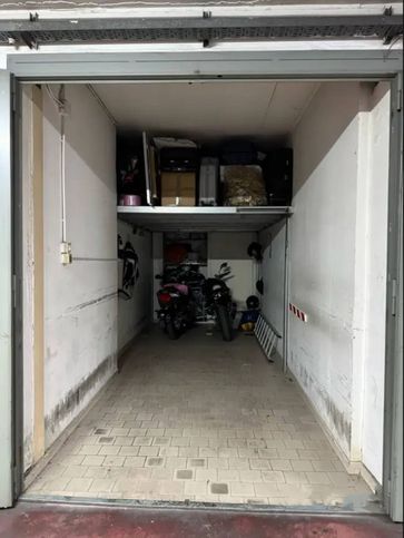 Garage/posto auto in residenziale in Centro Direzionale Isola E7