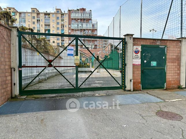 Box/posto auto in residenziale in Via Arnaldo da Brescia 36